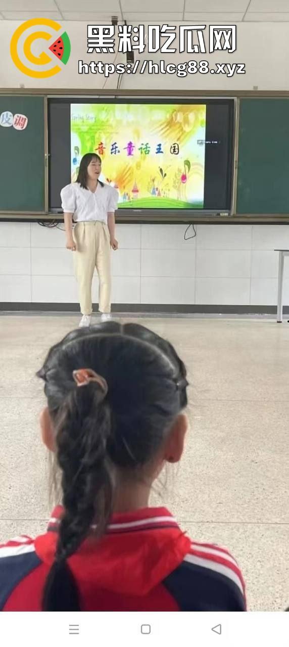 苍南县马镇宝妈怒捉老公操音乐老师小三，小三家脱光干逼被抓爆打，原配美得勾魂还输给贱货！-10