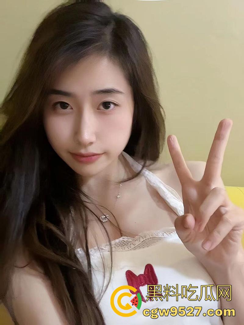 广州职业技师学院【苏婷】,背着男友和闺蜜旅游,喝多被两男轮流爆操,还偷情闺蜜男友,真是骚没边了!-1