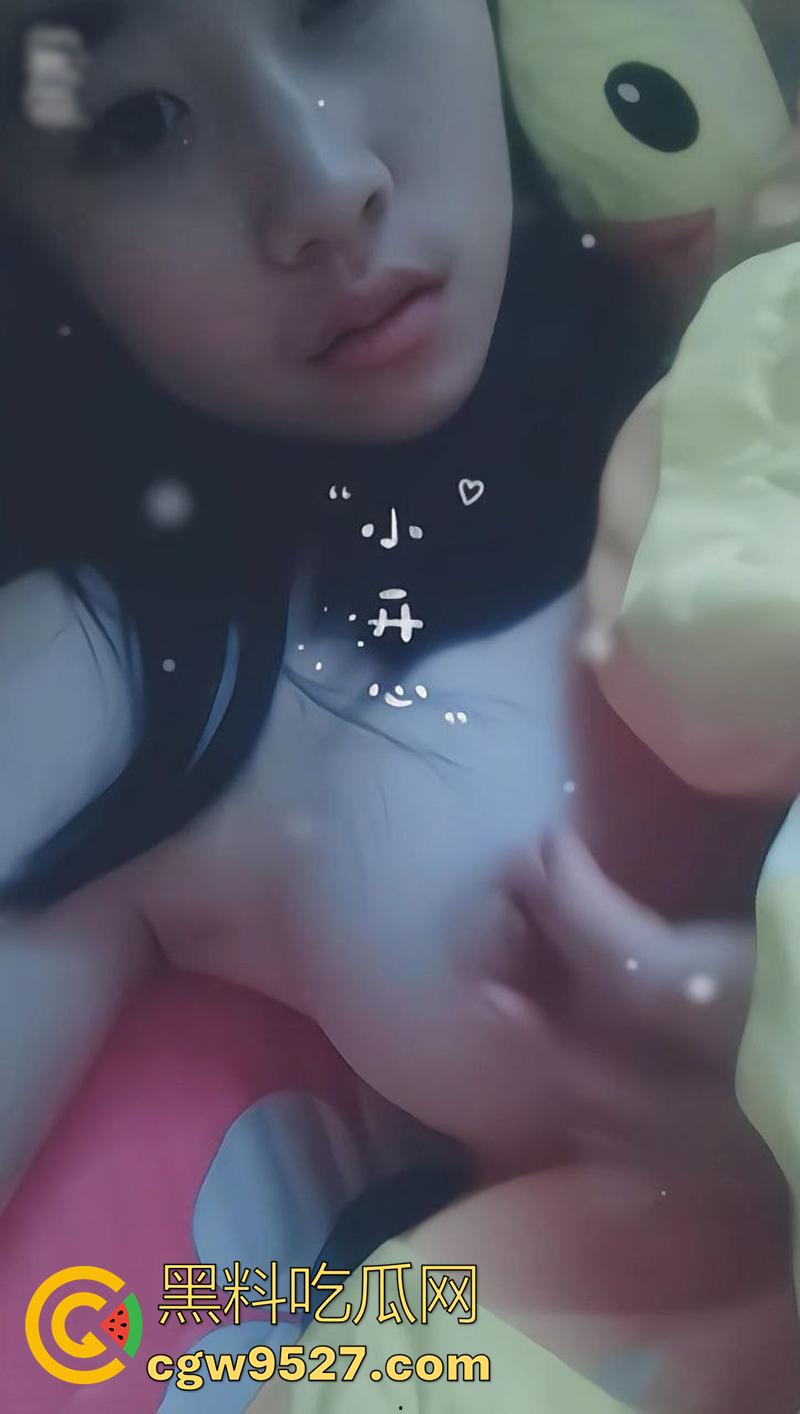 广州职业技师学院【苏婷】,背着男友和闺蜜旅游,喝多被两男轮流爆操,还偷情闺蜜男友,真是骚没边了!-7