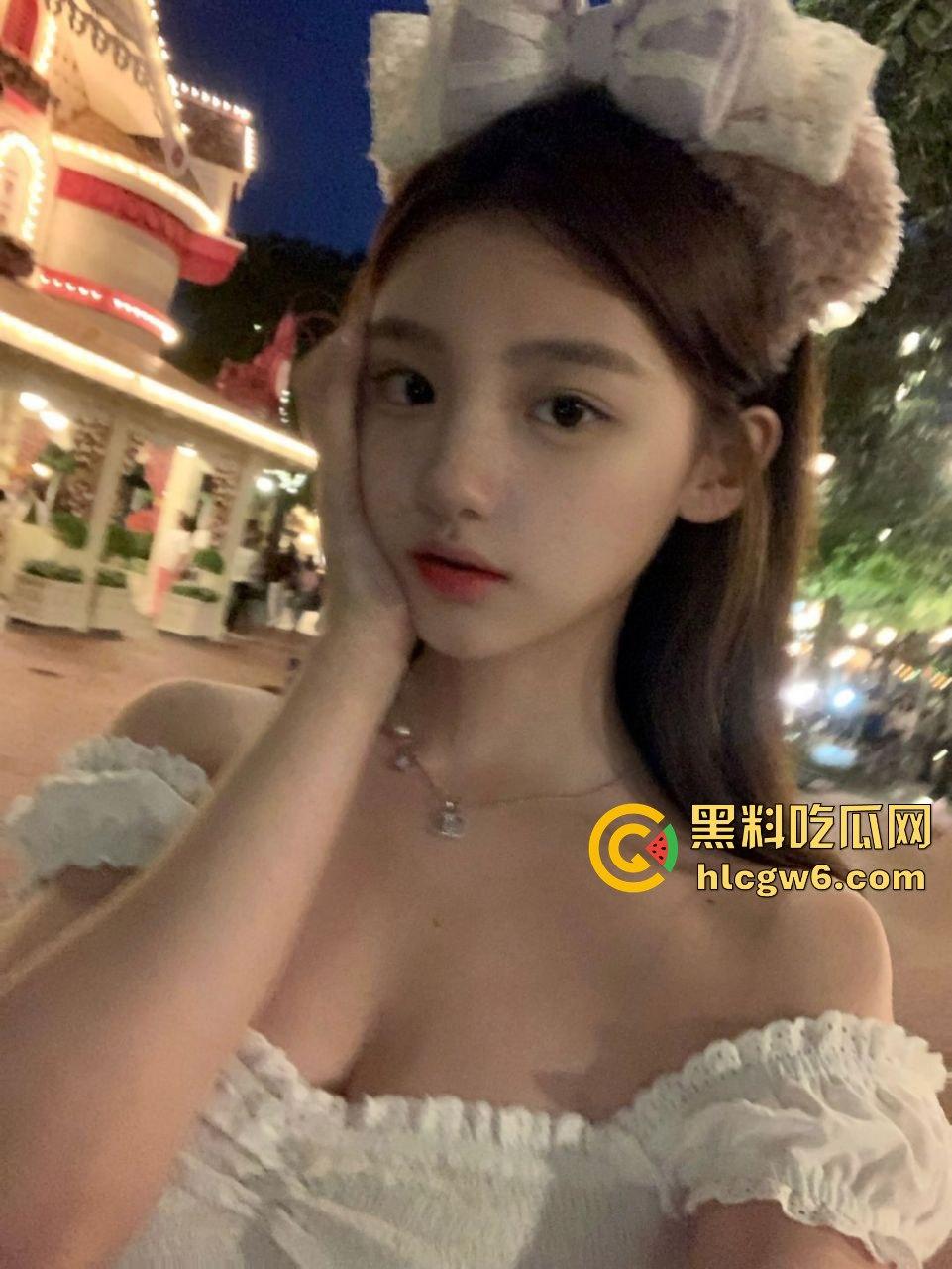 石家庄拜金人妻【林科汝】背着老公借口住闺蜜家，深夜出来陪两开路虎哥们3P，伺候得人骨头都酥了LV到手！-4