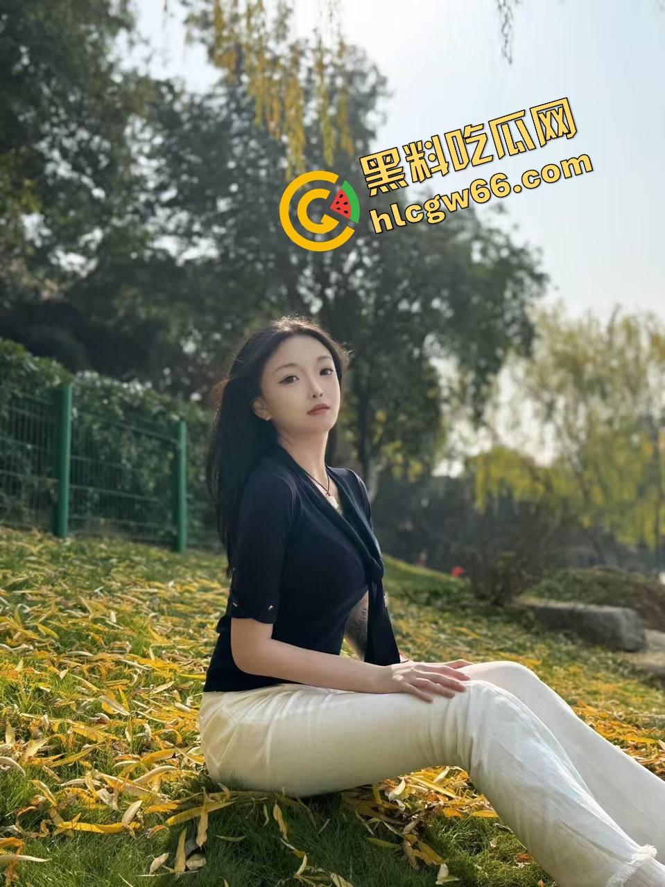 武汉【李露露】被开发半年从普通女生变成性奴母狗,一边打电话一边被爆操,SM羞耻玩法越玩越野!-5