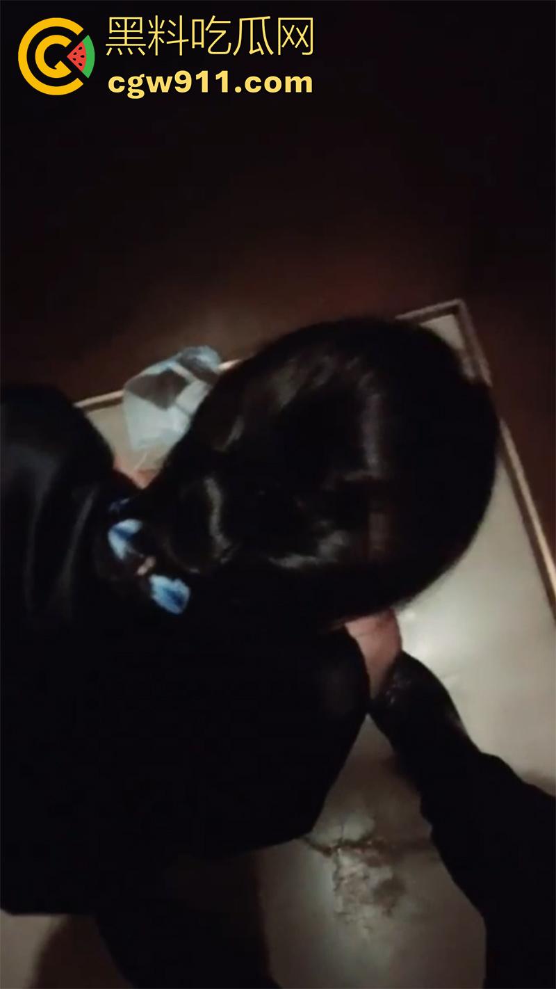 佛山美腿黑丝售楼女销售，被经理潜规则拿下，上班时间盗去厕所啪啪，聊天记录看着就让人血脉喷张！-19