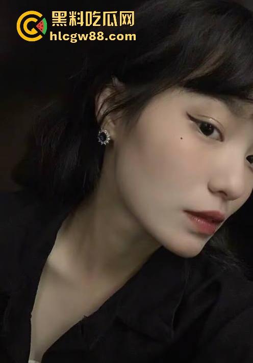 抖音厦门母狗【黄淮北】到处约炮聊骚居家狂热自慰 出去约炮时胸口的挂坠被实锤本人无疑!-4