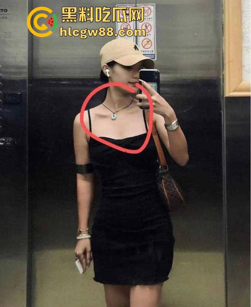 抖音厦门母狗【黄淮北】到处约炮聊骚居家狂热自慰 出去约炮时胸口的挂坠被实锤本人无疑!-10