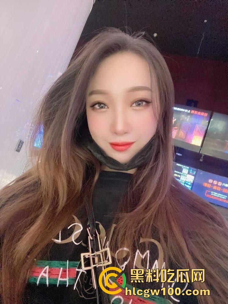 辽宁『黄安安』隆胸假体 医美憋出的胸缩水成A杯，胸没抓爆却自爆这假雷炸得比真雷还响，缩水成两坨干瘪豆腐渣！-1