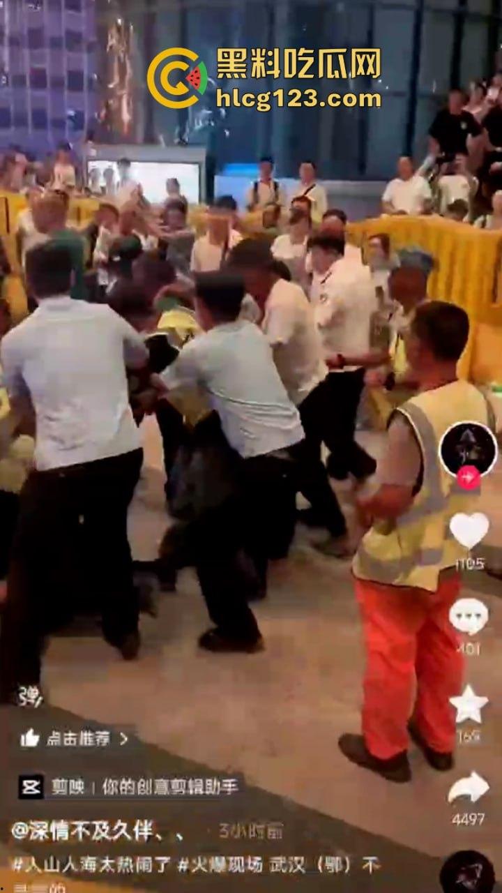 城市打拳挑战赛武汉烟花秀哪有打架好看!“一场烟花秀展现出中国人的百态”-8