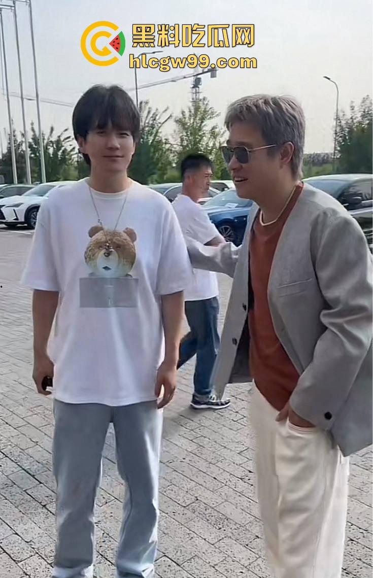 东北名媛【刘馨潞】脚踩三条船,超跑玩家轮流当备胎,三个富哥争风吃醋拼逼斗法这瓜够甜!-23