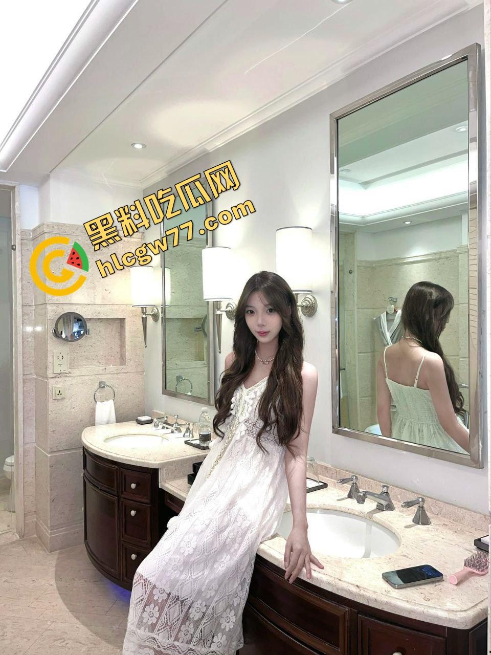 网友投稿聊了俩月终于约上极品少妇,结果床上骚得开口叫爸爸,老哥爆操根本刹不住!-1