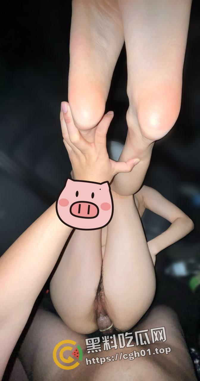 小伙伪装富二代劝上海极品外围从良 分手后又把视频流出 这粉嫩的小穴又要去当公交车了-19