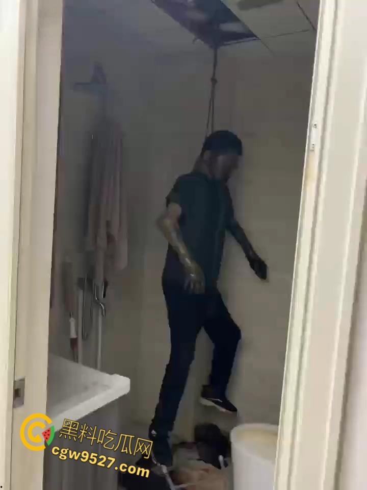 湛江西便街老哥 欠贷精神崩溃!出租屋狠心自杀上吊,尸体腐化变人油标本 ,债主没上门房东先吐了 !-6