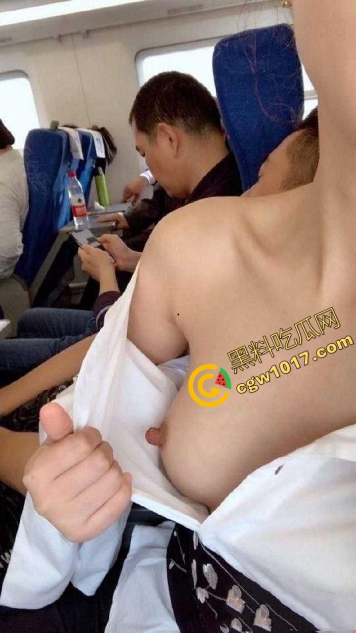 全网爆火高铁短发美少女曝猛料：靠卖片敛财，户外放尿摄人，曲线玲珑身材火辣，吸引无数网友疯狂交流！-8