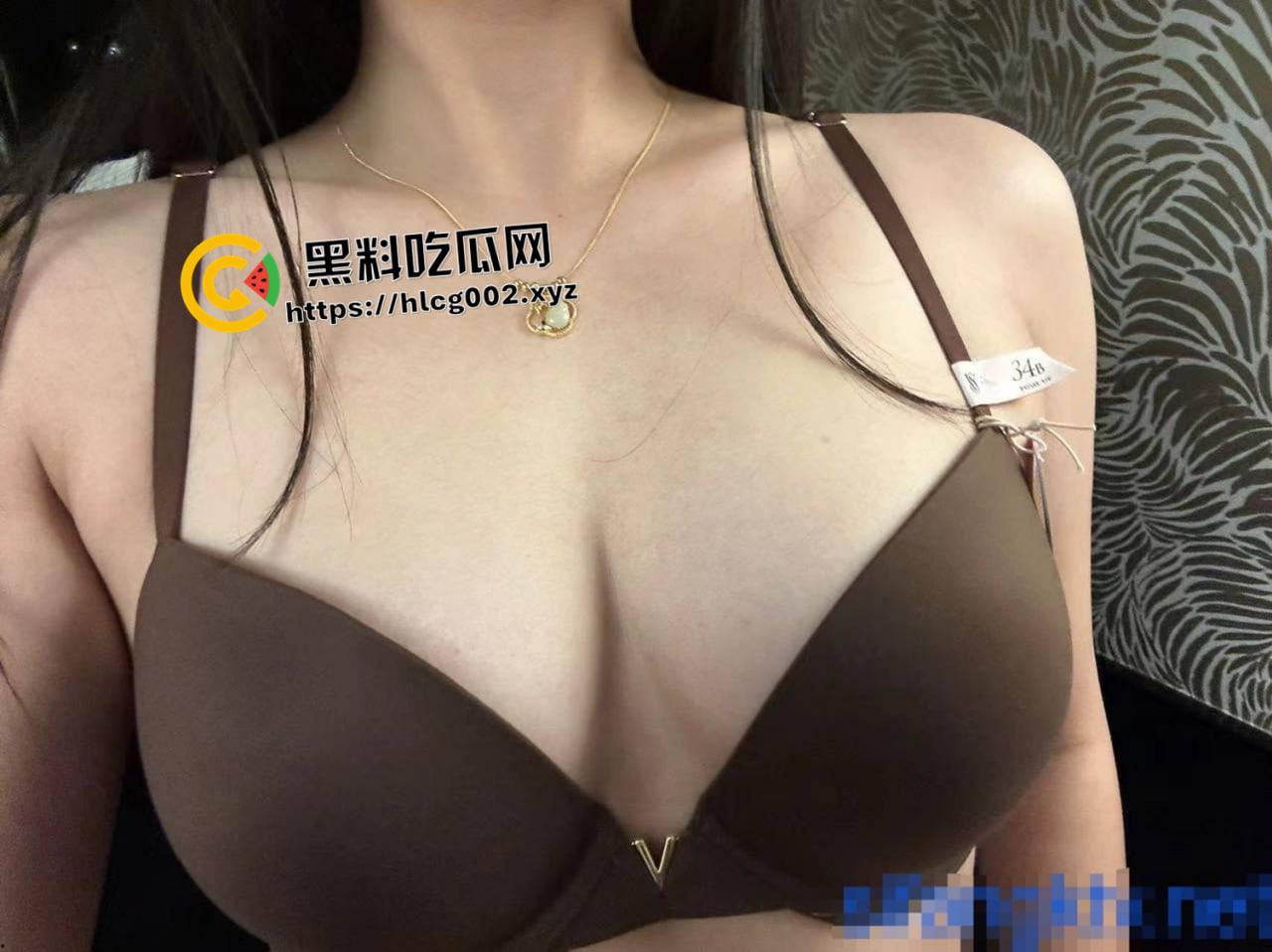 杭州外国语学院巨乳美女校花被包养 叫上好兄弟一起干 给好兄弟干到痿了都 现场淫荡画面流出-3