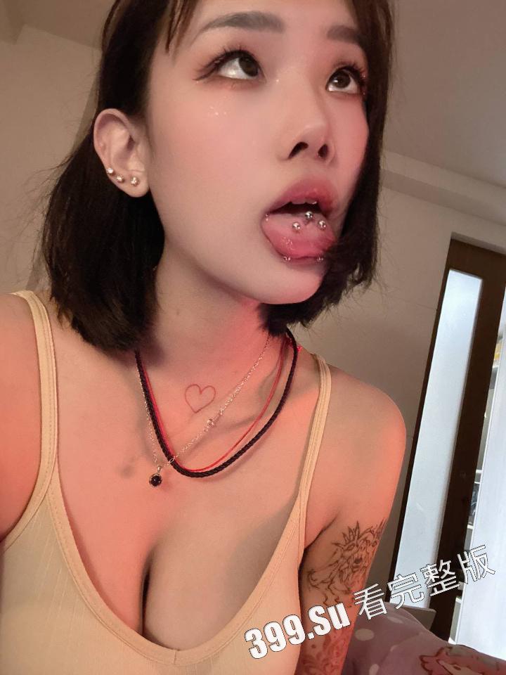 ins台湾网红 桃园娜美 巨乳多环反叛系 推特上发玉玉症病例和自残图 Onlyfans收费资源流出 海量生活私拍+足交+揉乳+做爱-10