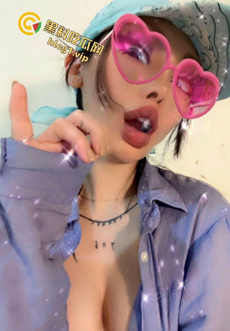 OF叛逆刺青乳钉小妹路奈给金主爸爸拍诱惑视频,真精神!可惜了这张脸-6