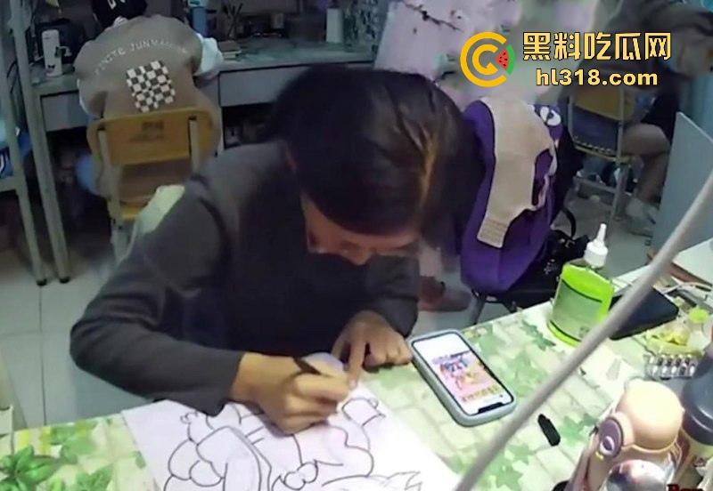 大学清纯眼镜妹妹子宿舍直播自慰,露脸举牌满足金主变态要求,嫩白奶子和粉色小穴一览无余,反差骚到极致!-4