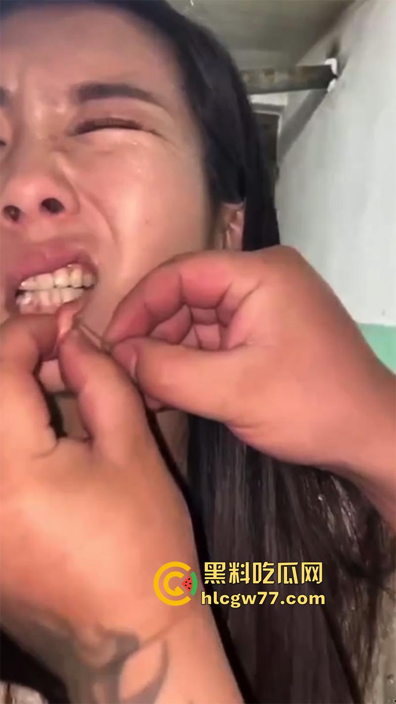 变态大叔包养母女，操够了还居家玩SM，穿针引线穿刺缝嘴，玩的真变态啊！-6