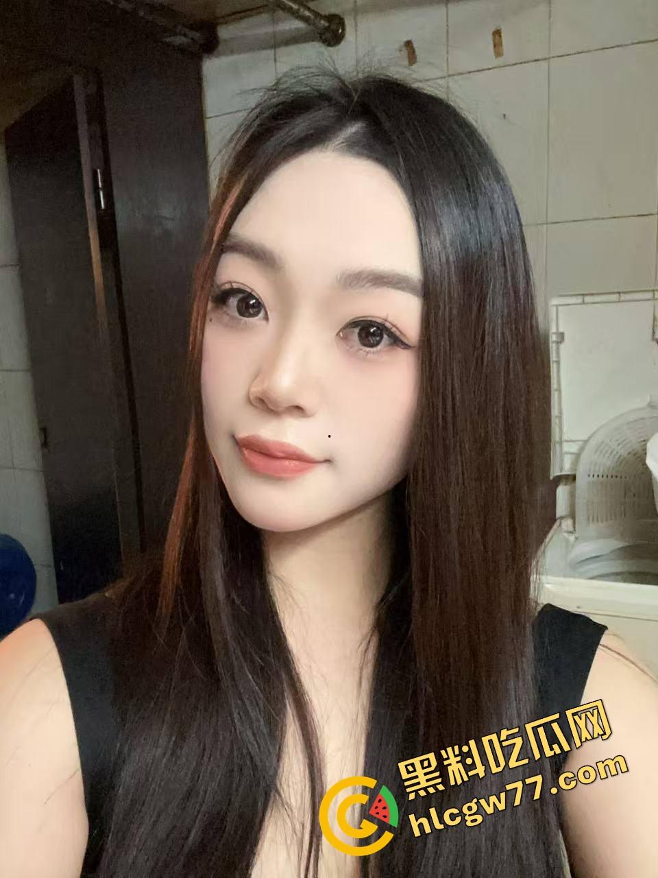 湖北二本院校女大学生【刘雪】表面乖乖女,私下白丝制服掰逼自拍,骚穴毛多唇歪,反差母狗本狗!-6