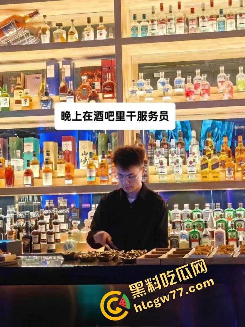 舔狗舔到绿帽飞起，纯爱战士供女友考研打3份工，她却怀上炮友孩子，纯爱战士怒爆女狗实锤！-8