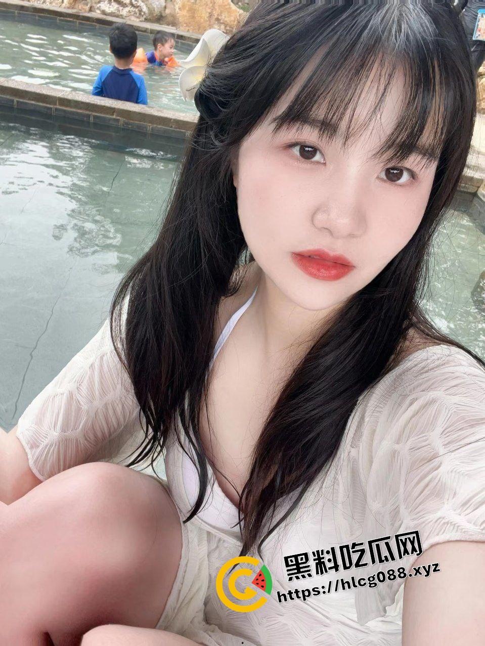 岳阳95后反差母狗小少妇【白雅雯】寻求刺激在车内激情车震,淫荡舔脚用单身20年手速抠逼!-2