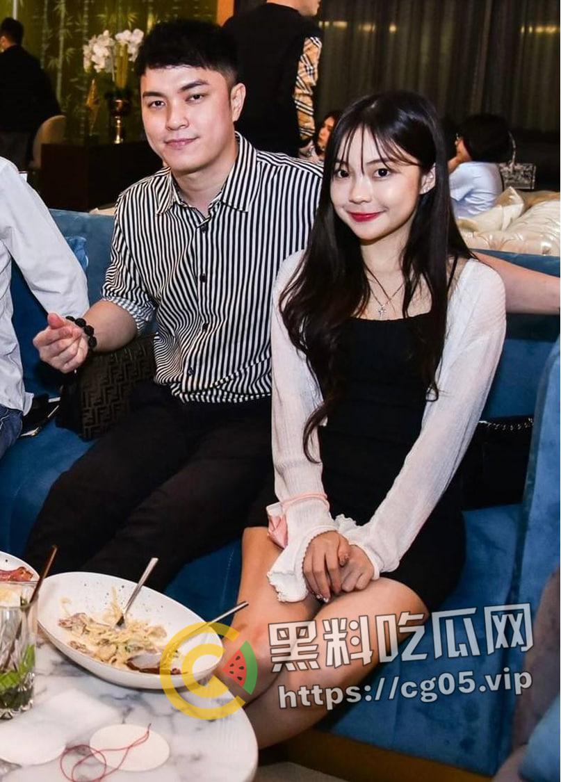 马来西亚INS 14W粉丝网红Wenyek用交友软件诈骗男粉丝感情和金钱!多次出轨给男友戴绿帽!性爱视频被流出!-12