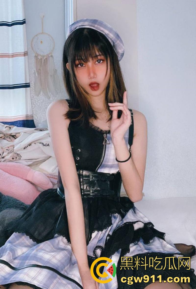 大神曝光小母狗【何梦诗】,湖北人打过胎,超喜欢玩3p和群p,鸡巴大能力强的,需要的来联系!-8