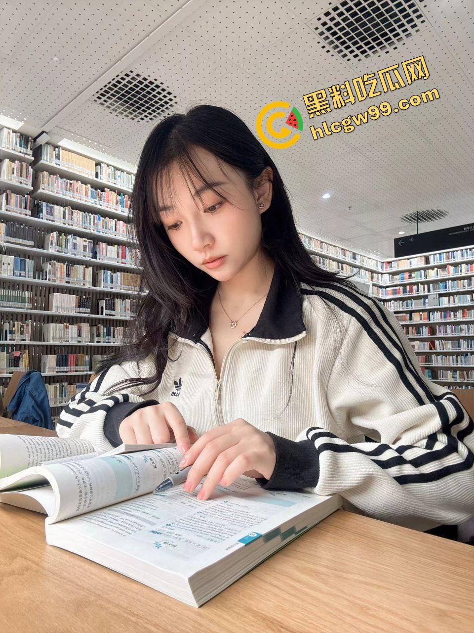 湖南理工大学反差骚鸡【岳琴】学业压力大约炮大哥,体验性爱满足欲望赚学费!独家曝光流出!-4