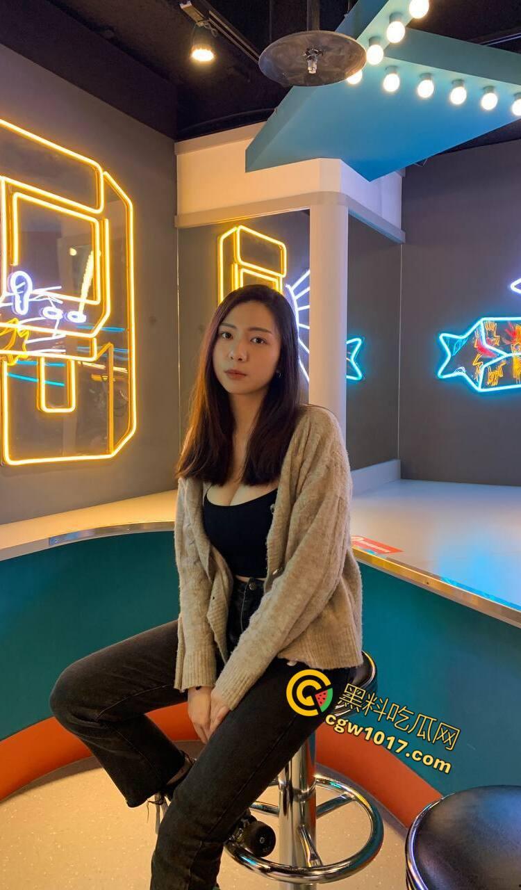 西安艺术学院公认的系花级G乳女神【高晓涵】居然早就被金主包养了!做爱视频被金主曝光 原来你的女神在床上就是一条母狗!-1