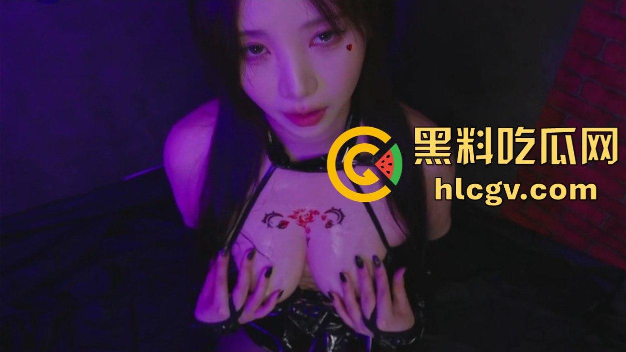 万圣节韩国ASMR女神大战欧美胸巫!究竟谁能让你射爆?口技vs摩擦让你耳朵怀孕,带耳机好好放松!-7