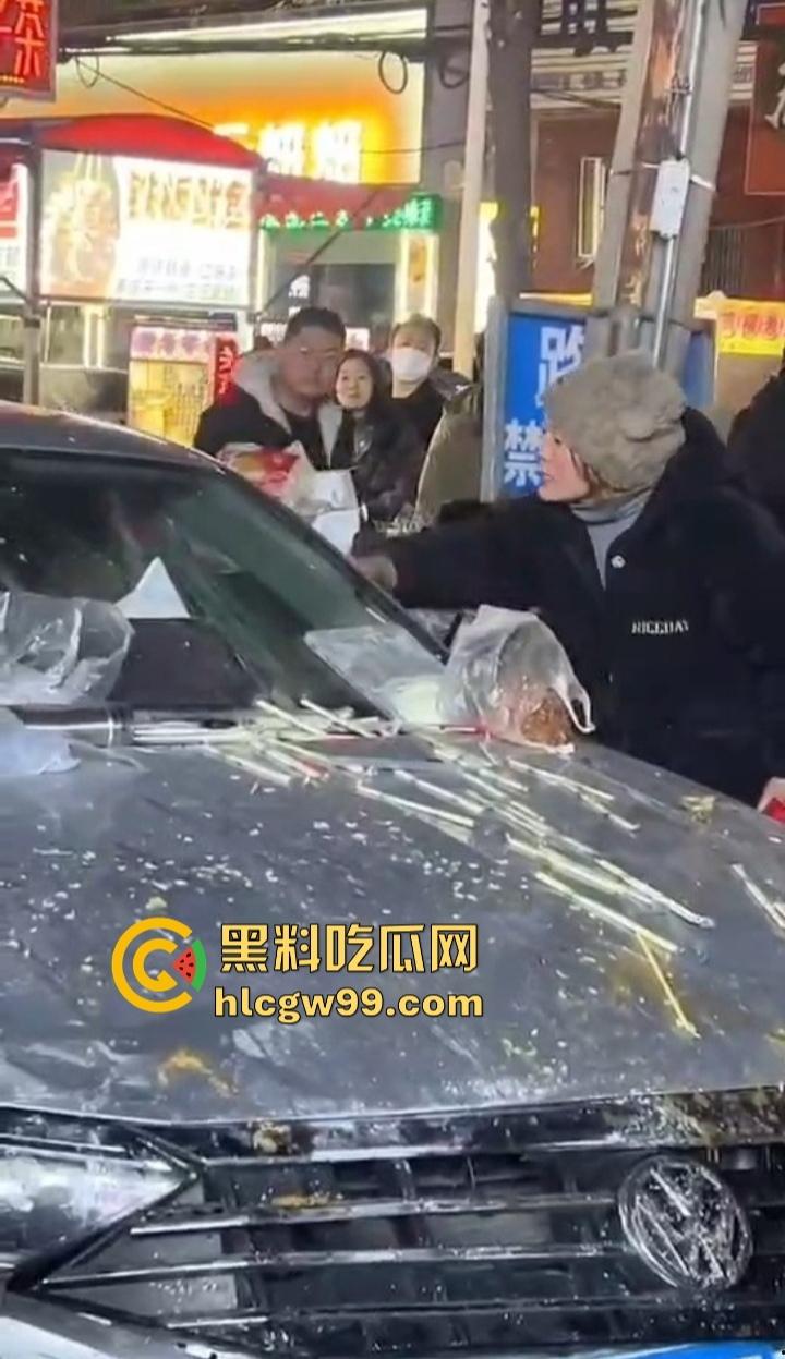 安徽亳州利辛县惊现马路杀神, 酒驾狠人凌晨狂飙,直接冲进小摊贩人群。孕妇当场被撞飞!-5