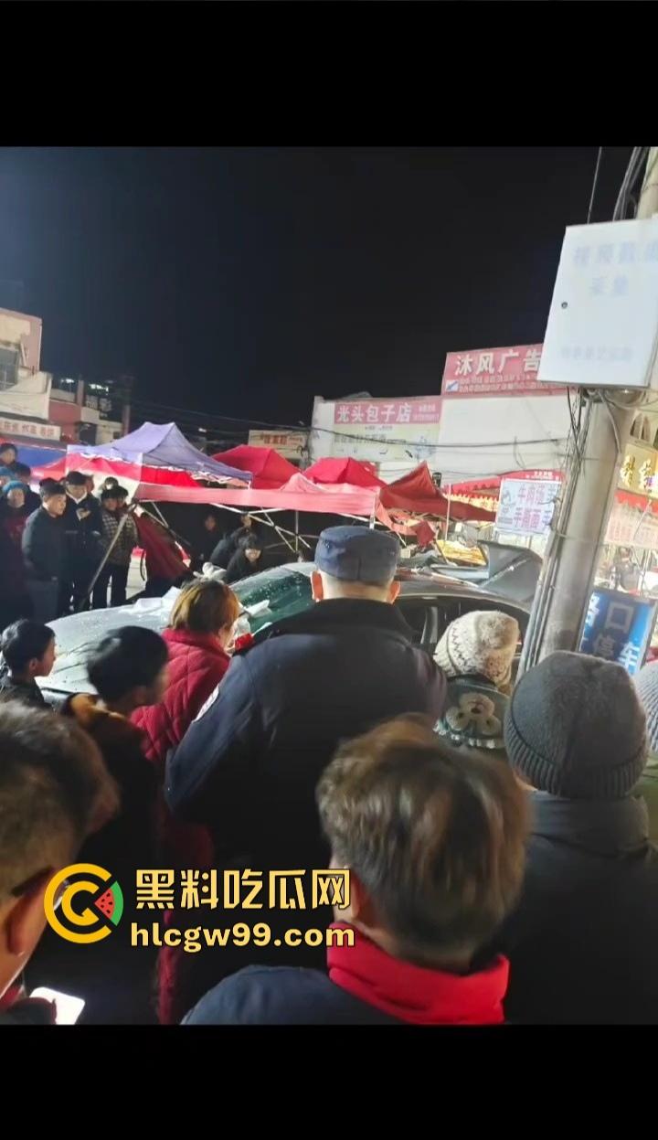 安徽亳州利辛县惊现马路杀神, 酒驾狠人凌晨狂飙,直接冲进小摊贩人群。孕妇当场被撞飞!-9