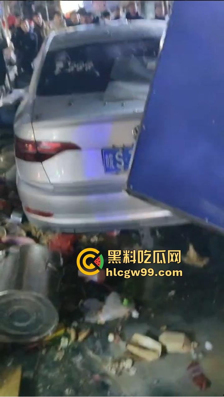 安徽亳州利辛县惊现马路杀神, 酒驾狠人凌晨狂飙,直接冲进小摊贩人群。孕妇当场被撞飞!-13