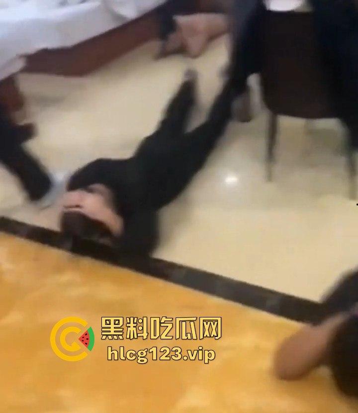 佤邦抓电信诈骗现场直播!一人六机连骗五线,正诈骗得起劲,警察直接端了!-6