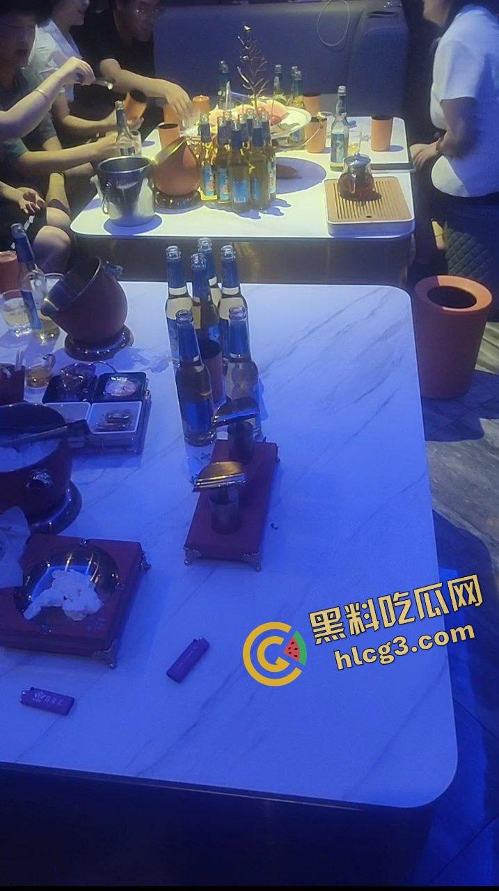 真实夜场夜店生活!酒吧KTV鸡小姐工作日常 淫乱现场大合集即刻呈现!-7