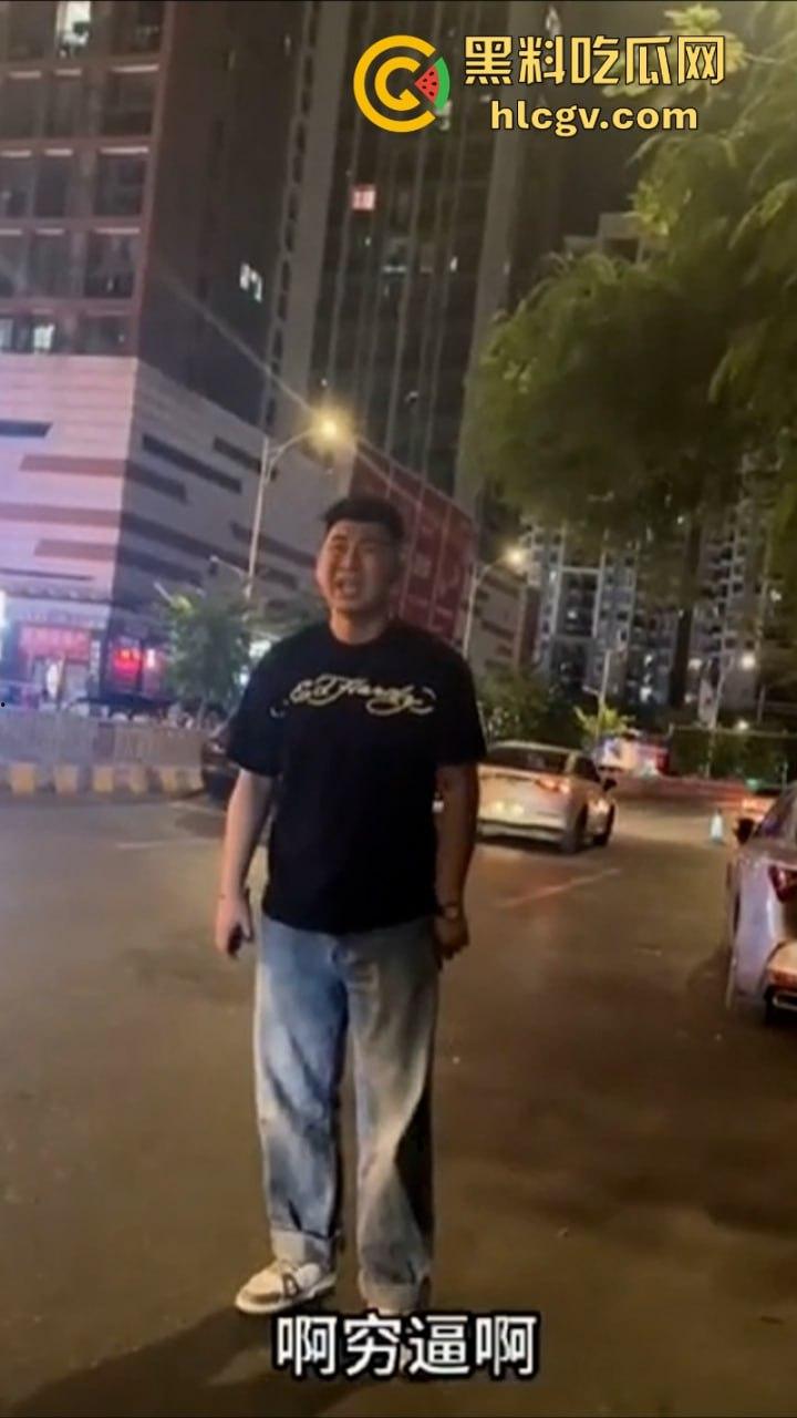 你这一身衣服值50块钱吗? 男子开老款CC路怒美式拦截特斯拉 并辱骂对方是穷逼!-5