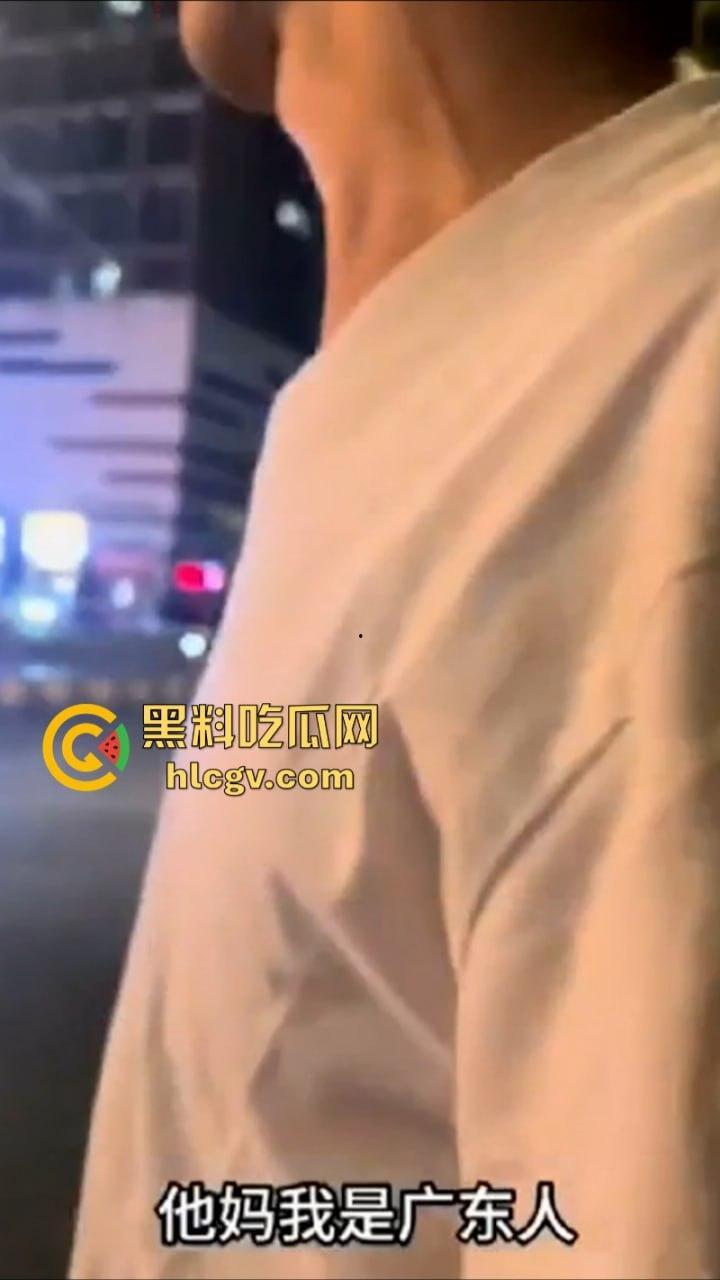 你这一身衣服值50块钱吗? 男子开老款CC路怒美式拦截特斯拉 并辱骂对方是穷逼!-7
