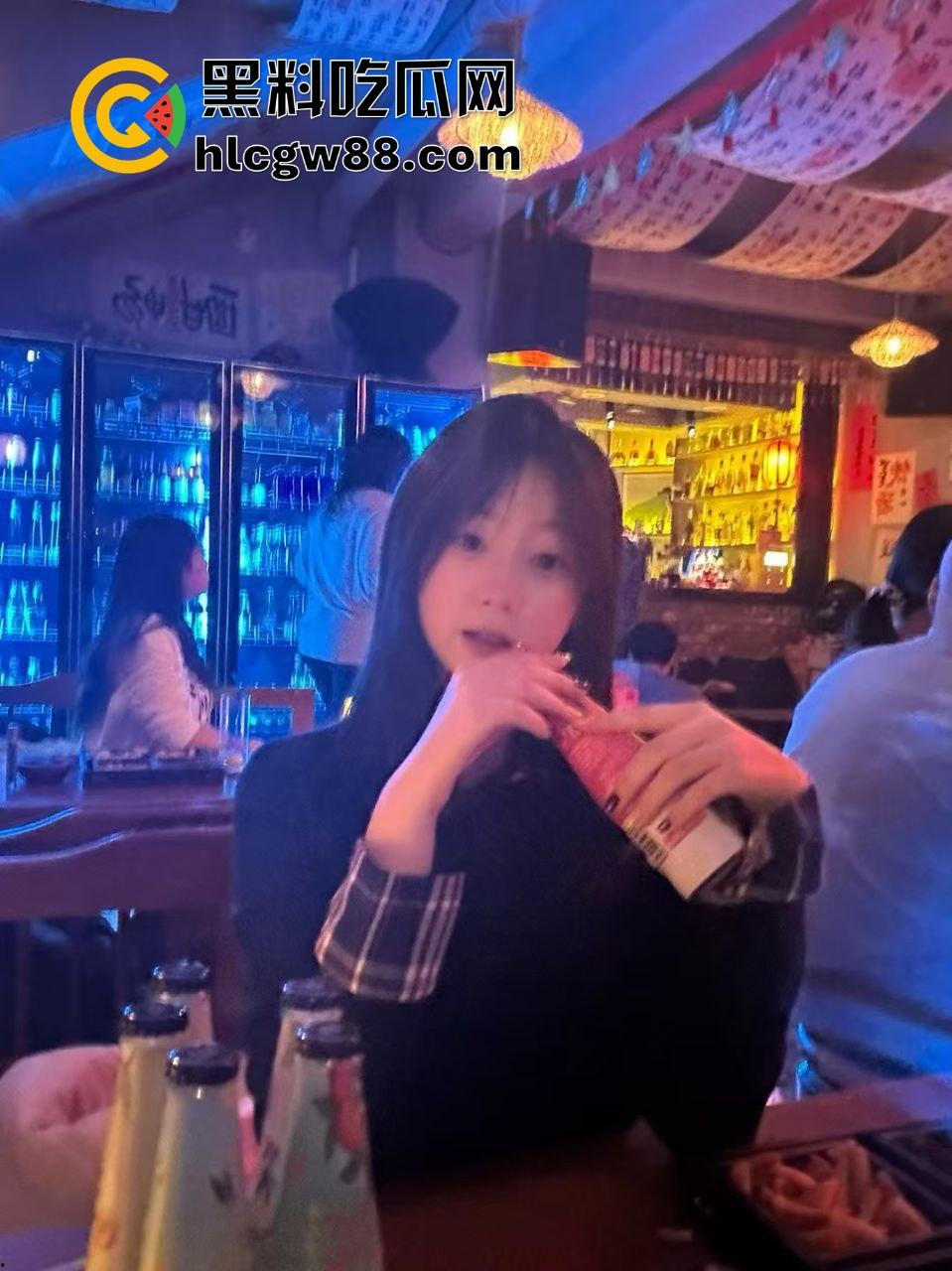 内蒙古高一【徐彤丹】清纯校花变万人骑妓女,给钱就操帅哥免费,69技术封神,毕业当天赋女优!-6