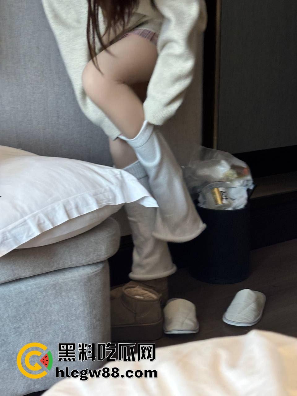 内蒙古高一【徐彤丹】清纯校花变万人骑妓女,给钱就操帅哥免费,69技术封神,毕业当天赋女优!-11