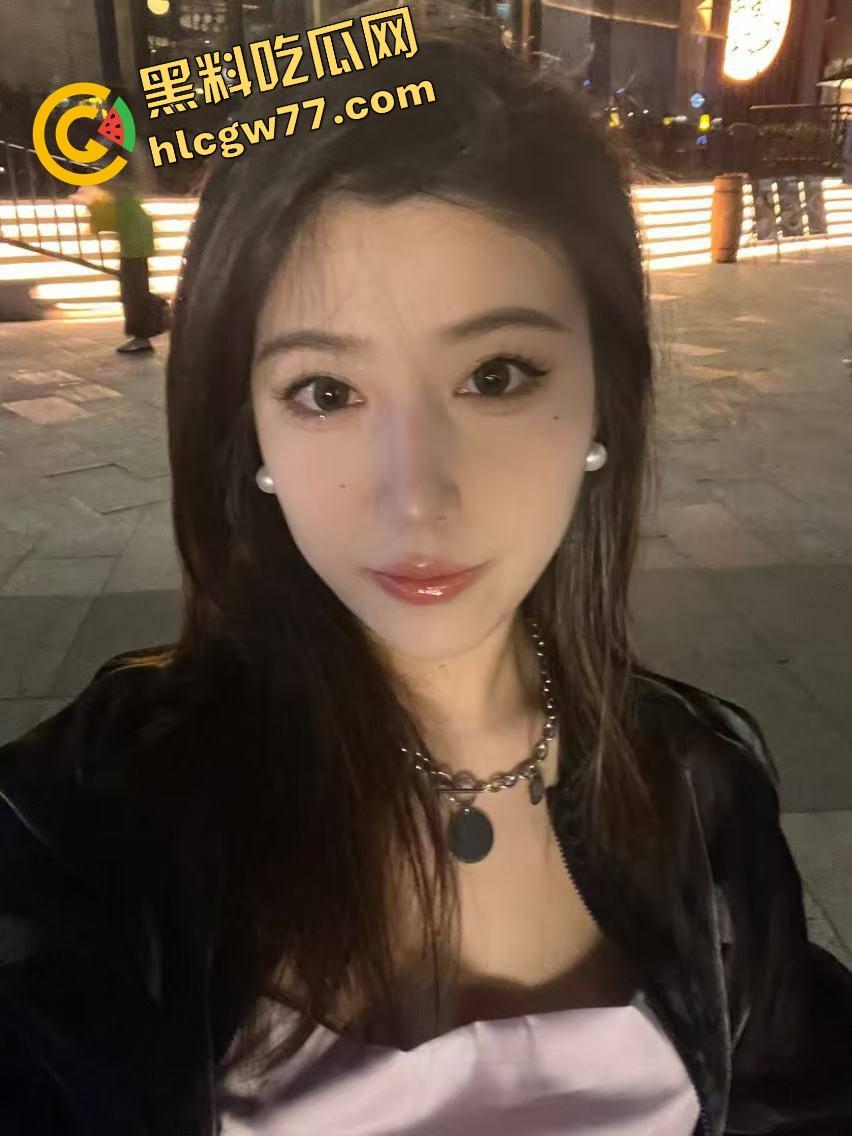 上海极品前女友【李海元】巨乳晃动毒龙深喉,分手后反差母狗身份曝光,骚得连鸡巴都哭了!-4