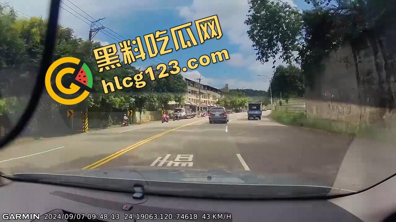 台湾便衣警察摩托车别停货车,上演街头惊险抓捕在逃犯!-6