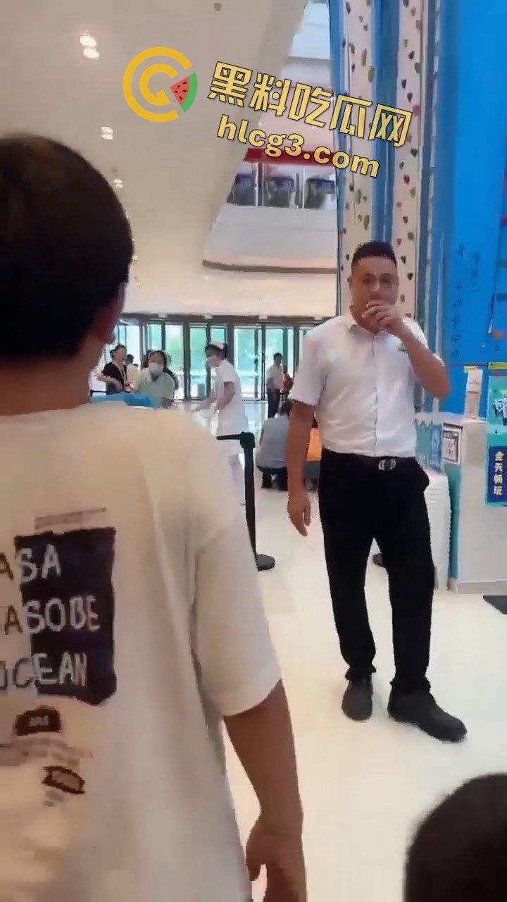 肇庆四会市攀岩小孩掉下来的惊悚瞬间,家长们心碎不已!-3