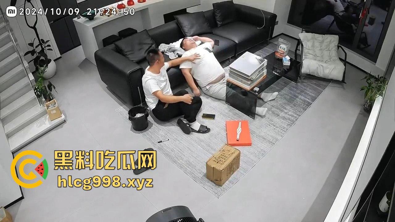 男的发微博喊被装修工人强暴,结果看着还挺享受,两GAY佬演双簧?-4
