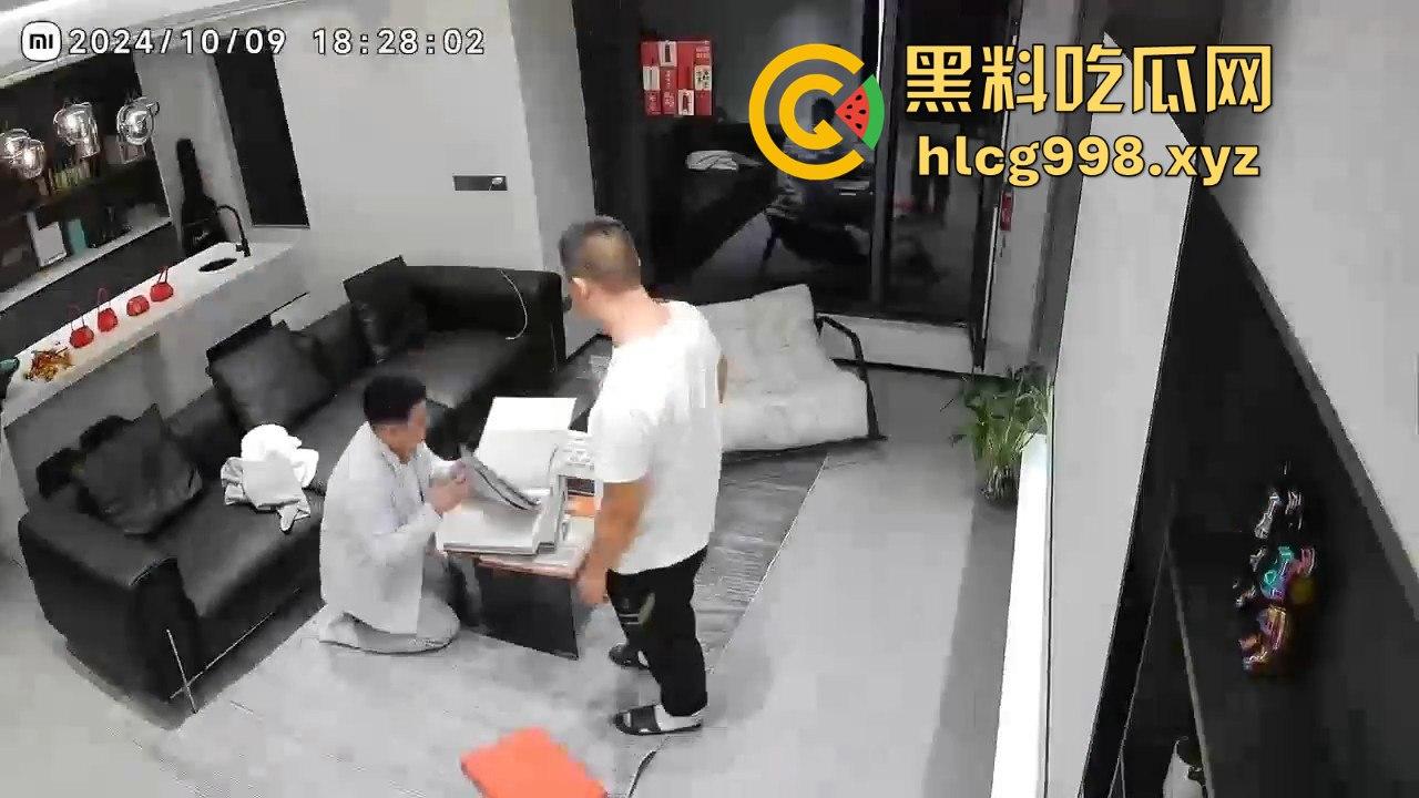 男的发微博喊被装修工人强暴,结果看着还挺享受,两GAY佬演双簧?-6