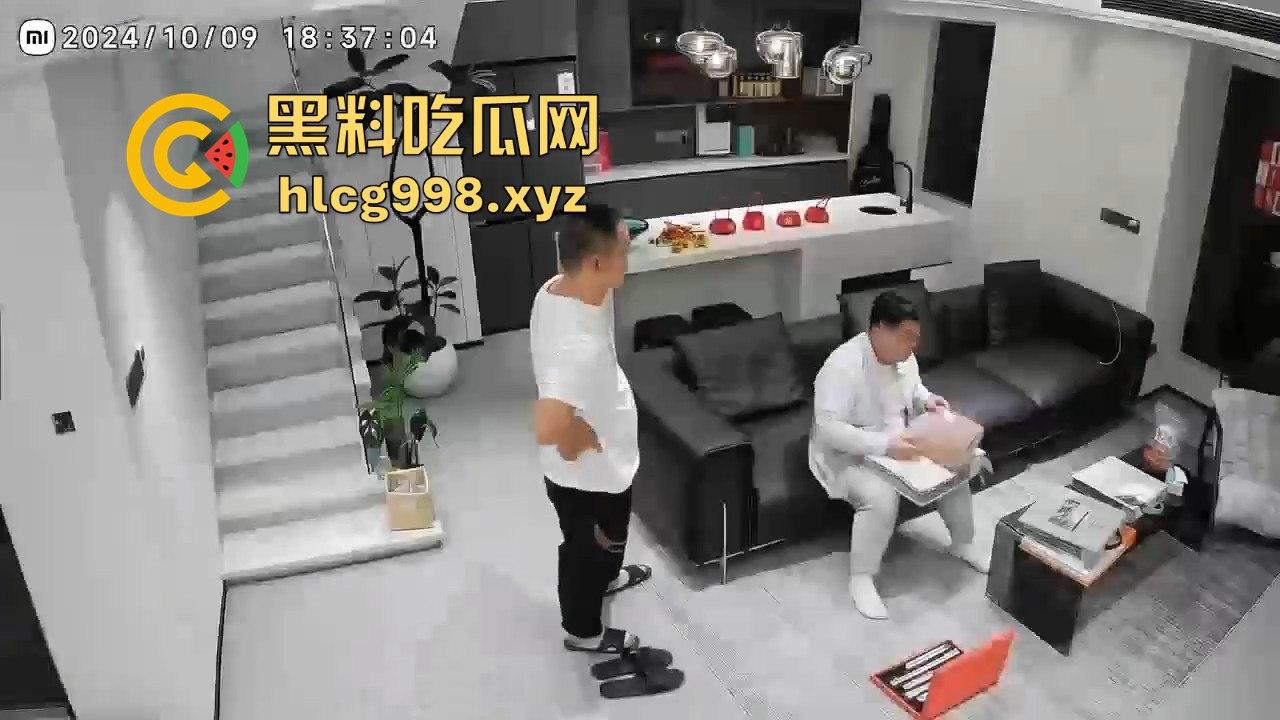 男的发微博喊被装修工人强暴,结果看着还挺享受,两GAY佬演双簧?-7