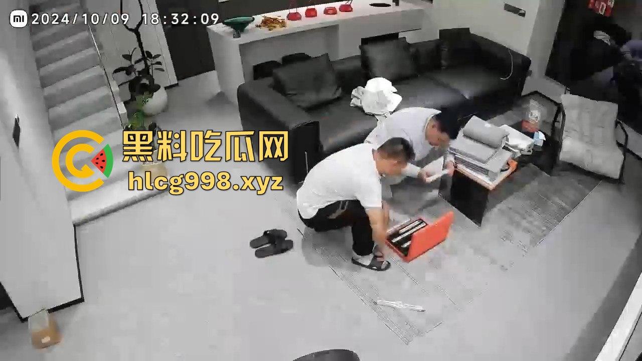 男的发微博喊被装修工人强暴,结果看着还挺享受,两GAY佬演双簧?-9