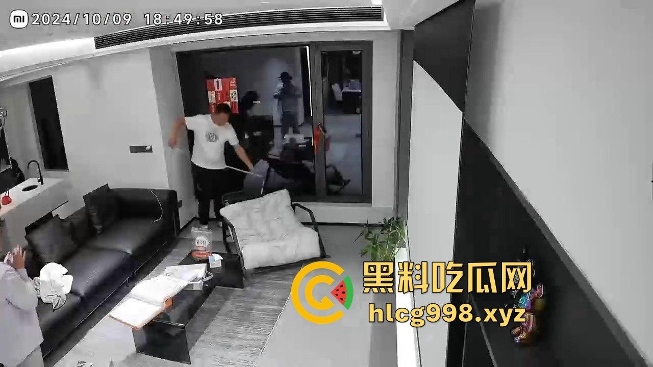 男的发微博喊被装修工人强暴,结果看着还挺享受,两GAY佬演双簧?-11