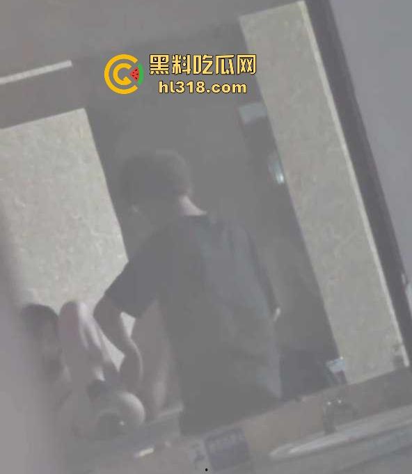 学校厕所洗手台惊现情侣大胆做爱, 极品学妹M腿等待男友狂操,肥臀美乳娇艳欲滴!-5