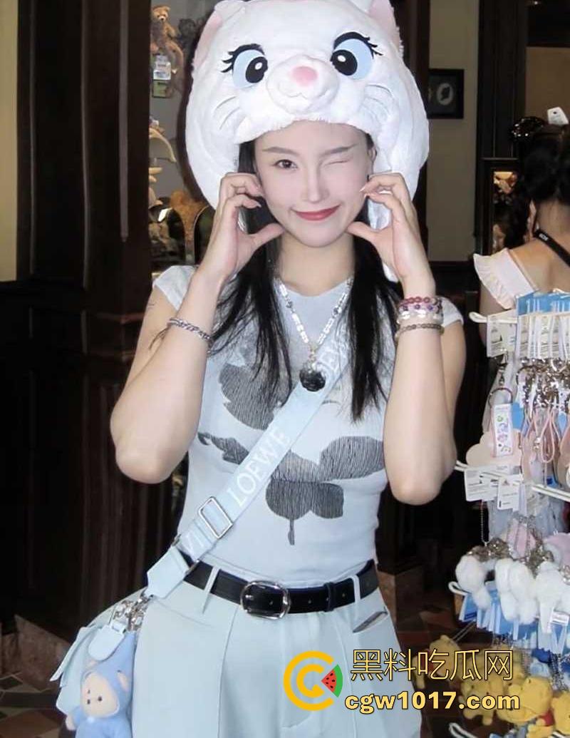 极品身材尤物老师,露脸拍淫片露脸舔屌吸肛,气质优雅的女神,私下被神秘主人调教成专属小母狗,调教过程曝光!-1