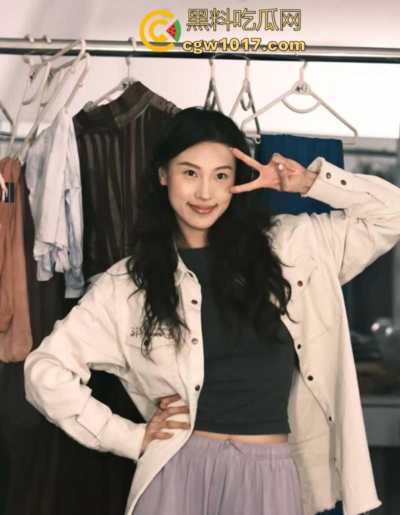 极品身材尤物老师,露脸拍淫片露脸舔屌吸肛,气质优雅的女神,私下被神秘主人调教成专属小母狗,调教过程曝光!-3