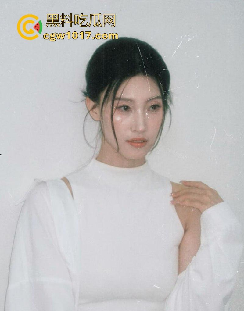 极品身材尤物老师,露脸拍淫片露脸舔屌吸肛,气质优雅的女神,私下被神秘主人调教成专属小母狗,调教过程曝光!-5