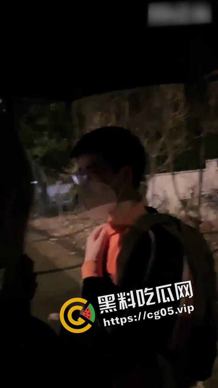 经典永流传-牙高高 大街上抓男高中生调教三部曲合一 可怜的未经世事的小男孩被坏女人玩弄-1